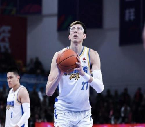 费透露,去年夏天曾,收到其他俱,爱游戏app,爱游戏官网,爱游戏体育官网,爱游戏体育app